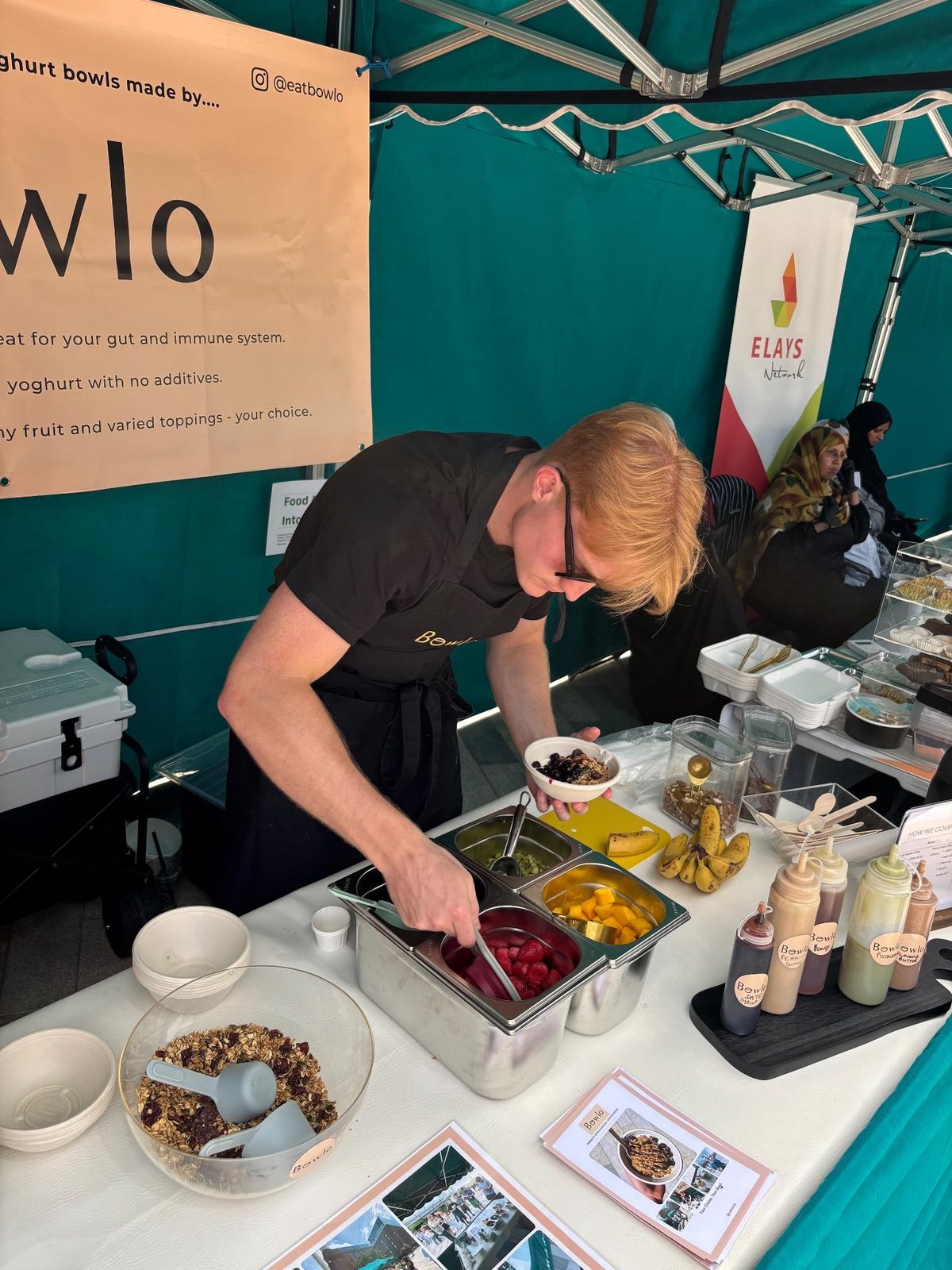 Building a bowl at the stall
