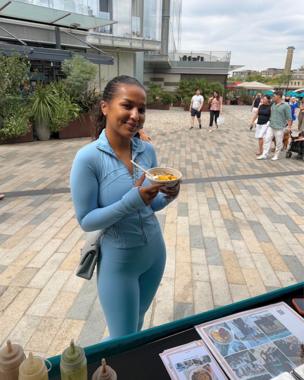 A customer with her bowl on the walkway